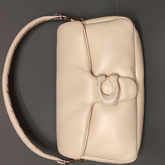 Coach Pillow Yabby 26 ***missing crossbody strap and coach leather tag w/blemish - Picture 3 of 16